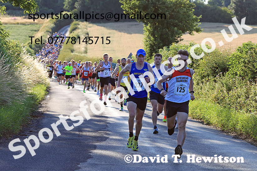 The 2025 Tynedale Pie n Peas 10k Road Race, Ovington to Low Prudhoe, Northumberland. Photo: David T. Hewitson/Sports for All Pics